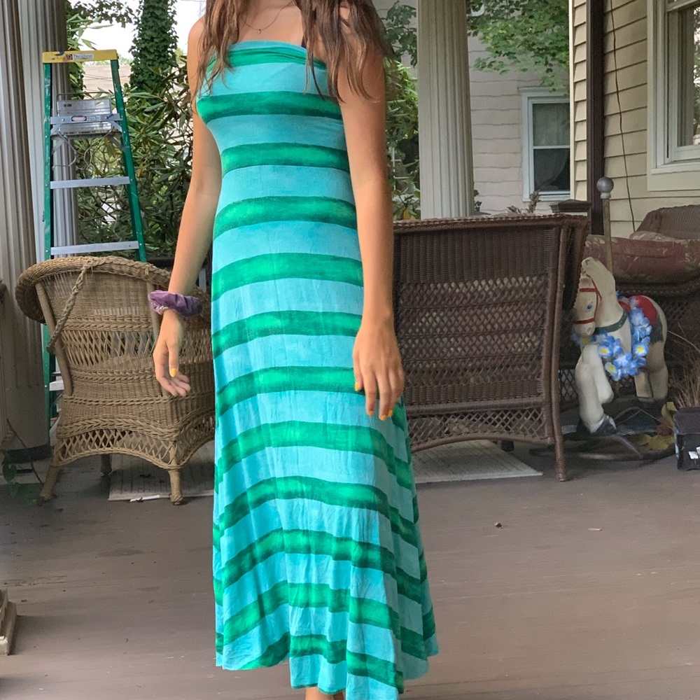 Strapless stripped dress